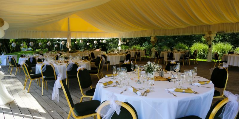 Romantický Hotel Mlýn Karlštejn - Romantický ostrov s party stanem