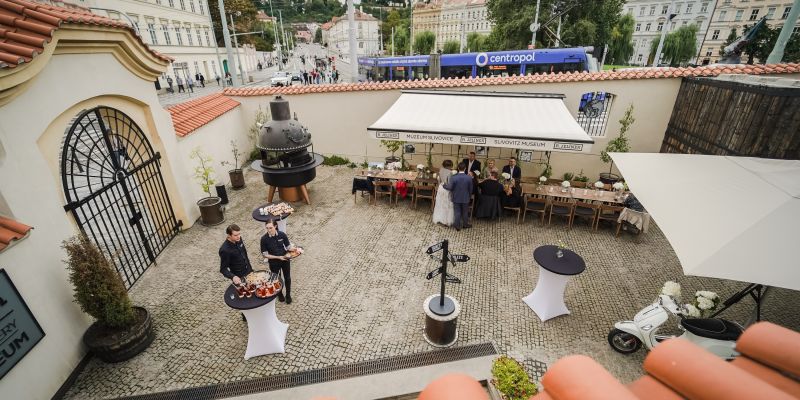 Muzeum slivovice R. JELÍNEK - Venkovní posezení