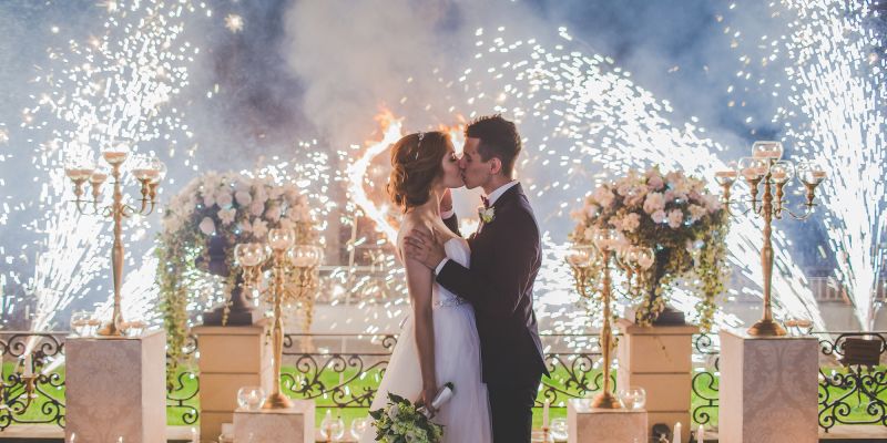 3 praktické rady, jak s pomocí světýlek oživit váš večírek nebo svatbu