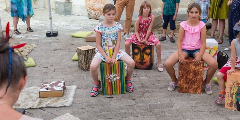 Busking Academy s Carton Cajon