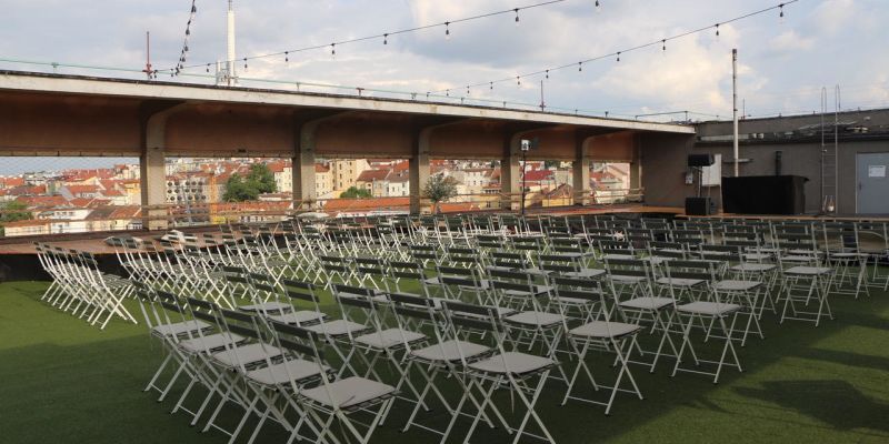 Střecha Radost: vyhlídková terasa a event space k pronájmu