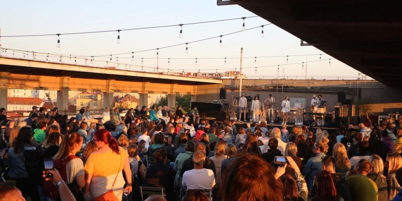 Střecha Radost: vyhlídková terasa a event space k pronájmu