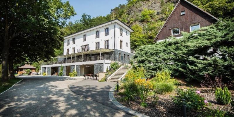 Hotel Mandát