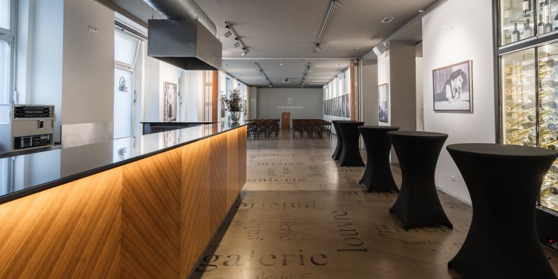 Zážitky na míru v samém srdci Prahy? Vítejte v Galerii kavárny Louvre!