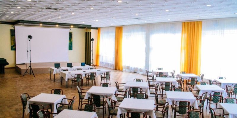Léčebné Lázně Jáchymov - Velký sál v Hotelu Běhounek