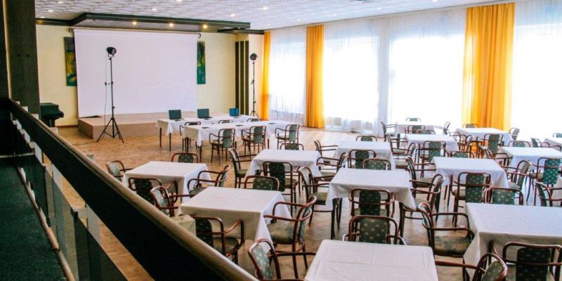 Léčebné Lázně Jáchymov - Velký sál v Hotelu Běhounek