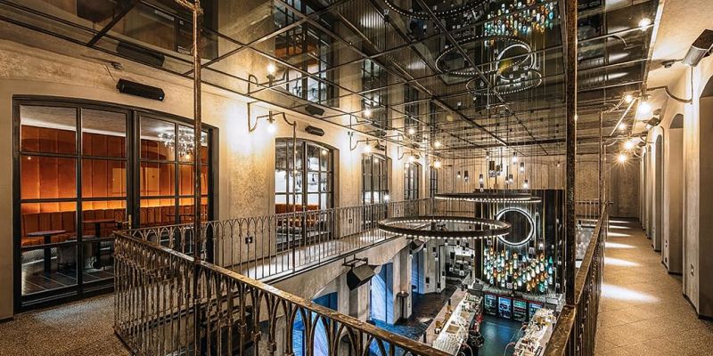 Moon Club & Lounge