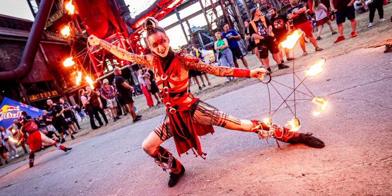 Aliatrix - visual entertainment agency - Walking acts