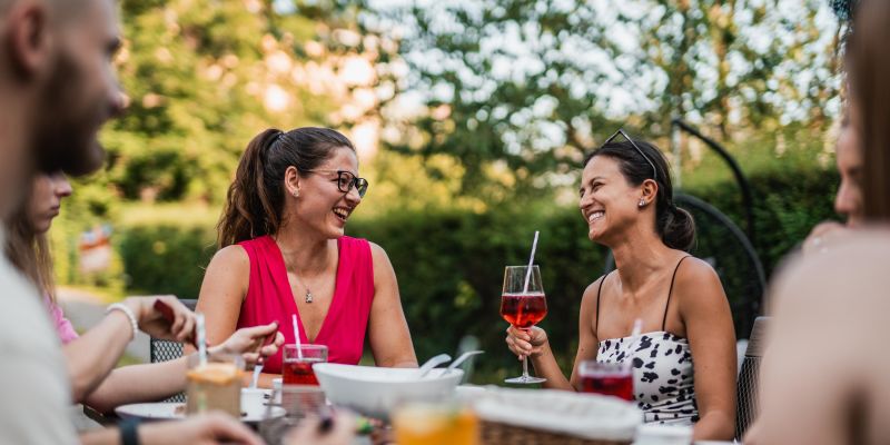 Hotel REHAVITAL - Velká společenská místnost a zahrada