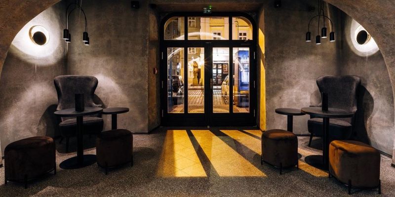 Moon Club & Lounge