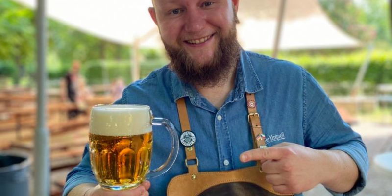 ENERGY PUB - Zadní část zahradní restaurace pod velkokapacitní plachtou
