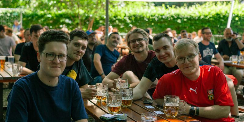 ENERGY PUB - Zadní část zahradní restaurace pod velkokapacitní plachtou