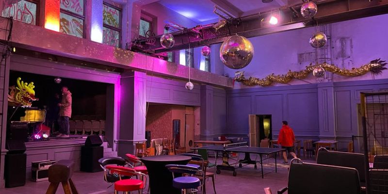 Vánoční a novoroční večírky 2025: trend, prestiž i investice do firemní kultury