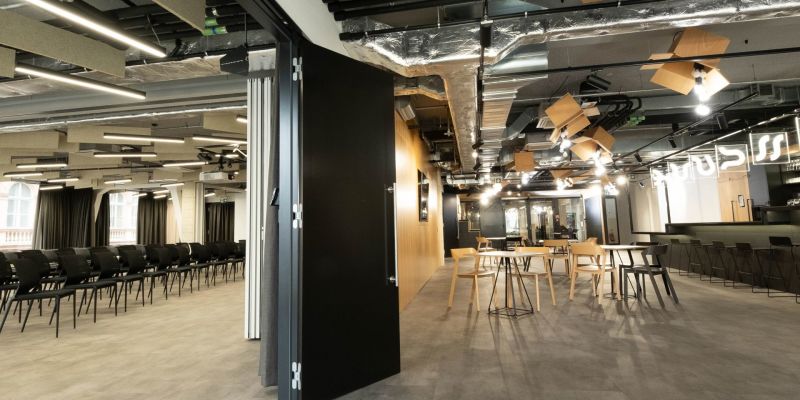 Vánoční a novoroční večírky 2025: trend, prestiž i investice do firemní kultury