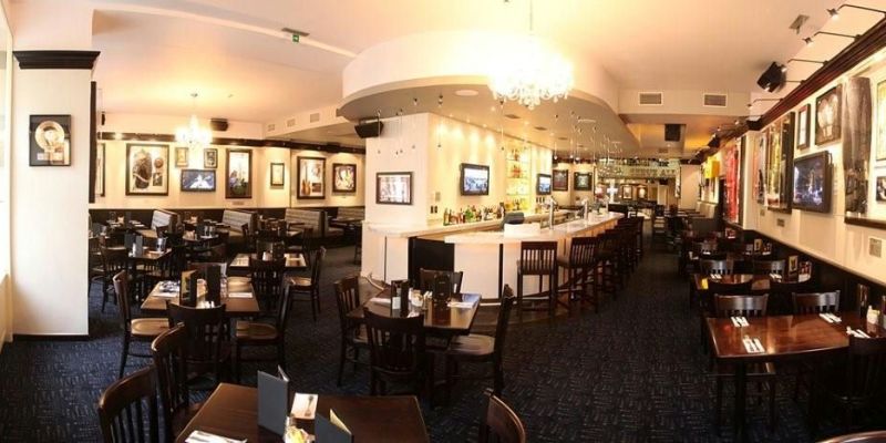 Hard Rock Cafe Praha - 1.patro Lounge