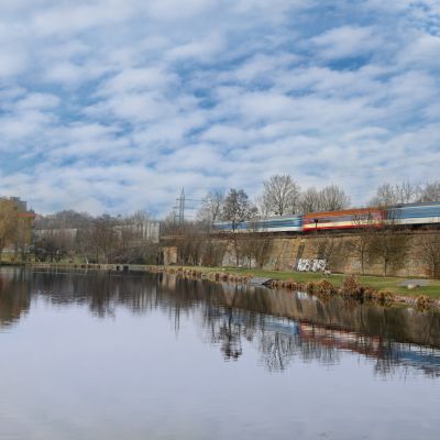 Libocký rybník je vyhledávanou klidovou lokalitou. Dnes 4 vlaky za hodinu nevadí, ale vlak po 3 minutách bude znamenat nepřetržitý provoz. Značný nárůst hlukové zátěže v klidové lokalitě popírá její smysl. 